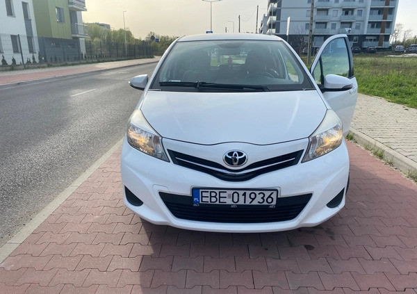 Toyota Yaris cena 23900 przebieg: 142049, rok produkcji 2013 z Katowice małe 529